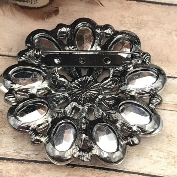 Brooch Ornate Setting Turquoise Cabochon - Picture 2 of 4